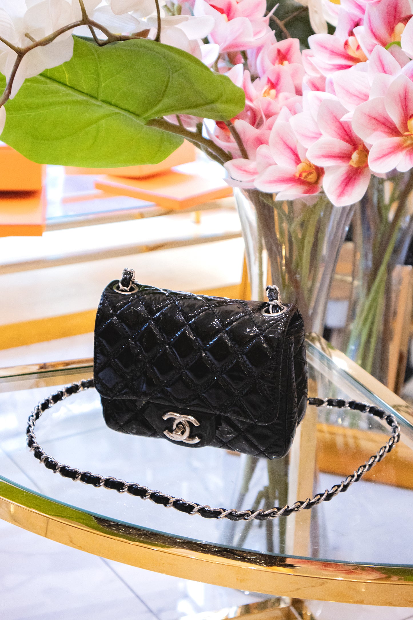 Chanel - Micro Flap Bag Schwarz Lackleder