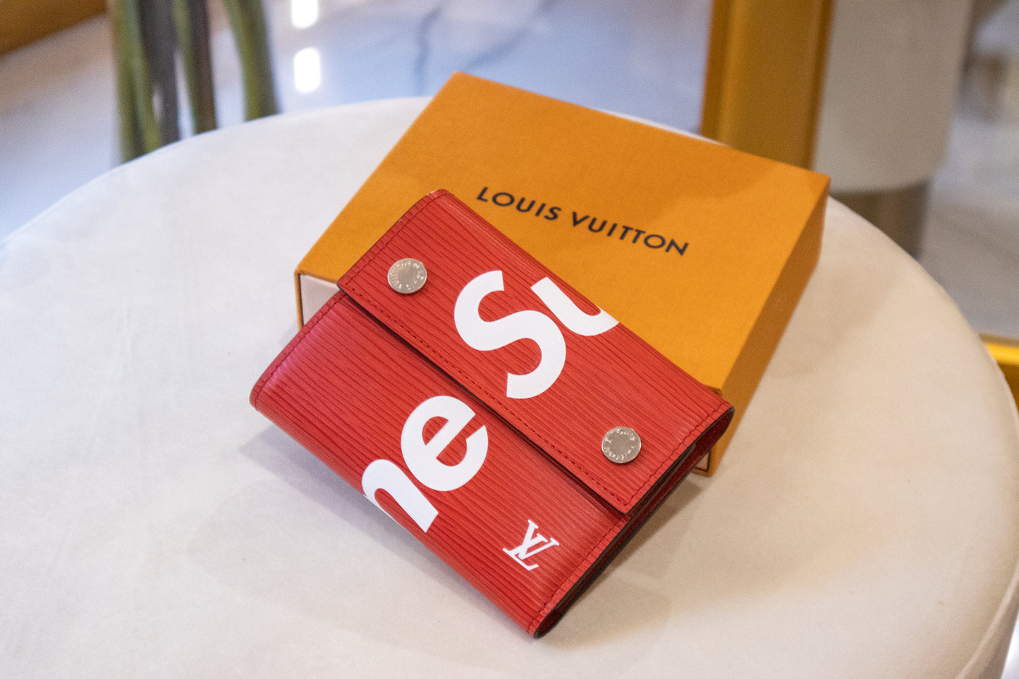 Louis Vuitton - Limited Edition Supreme Geldbeutel Rot