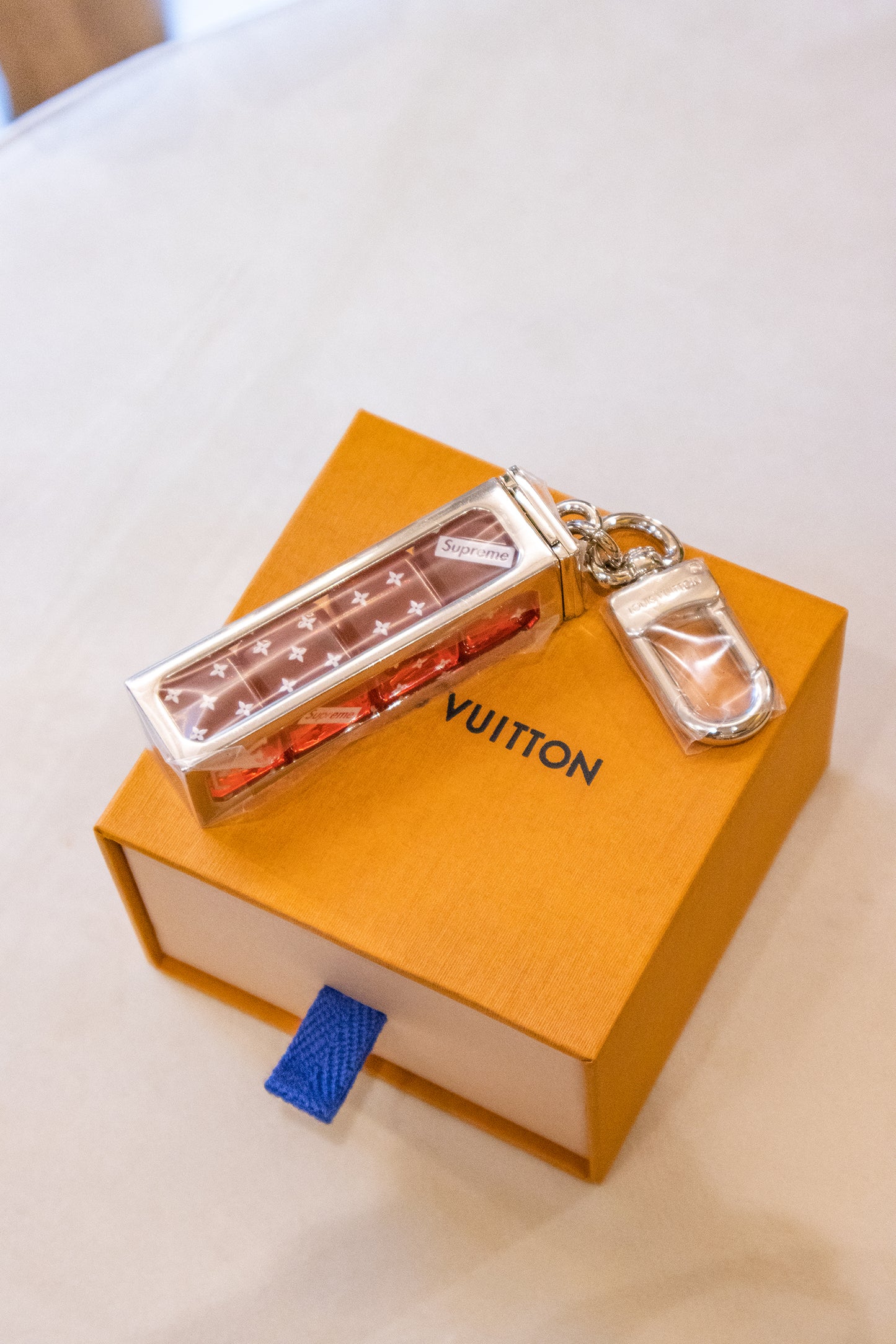 Louis Vuitton - Limited Edition Supreme Schlüsselanhänger Würfelset