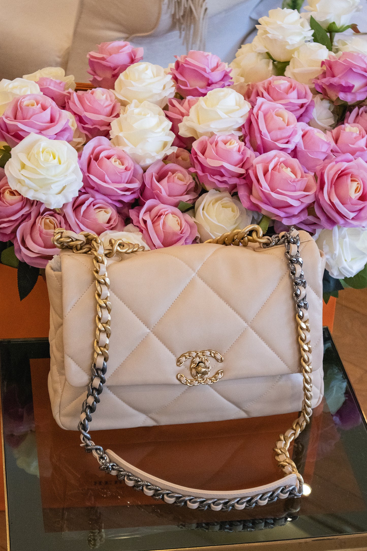 Chanel - Medium 19 Flap Bag Beige Lammleder