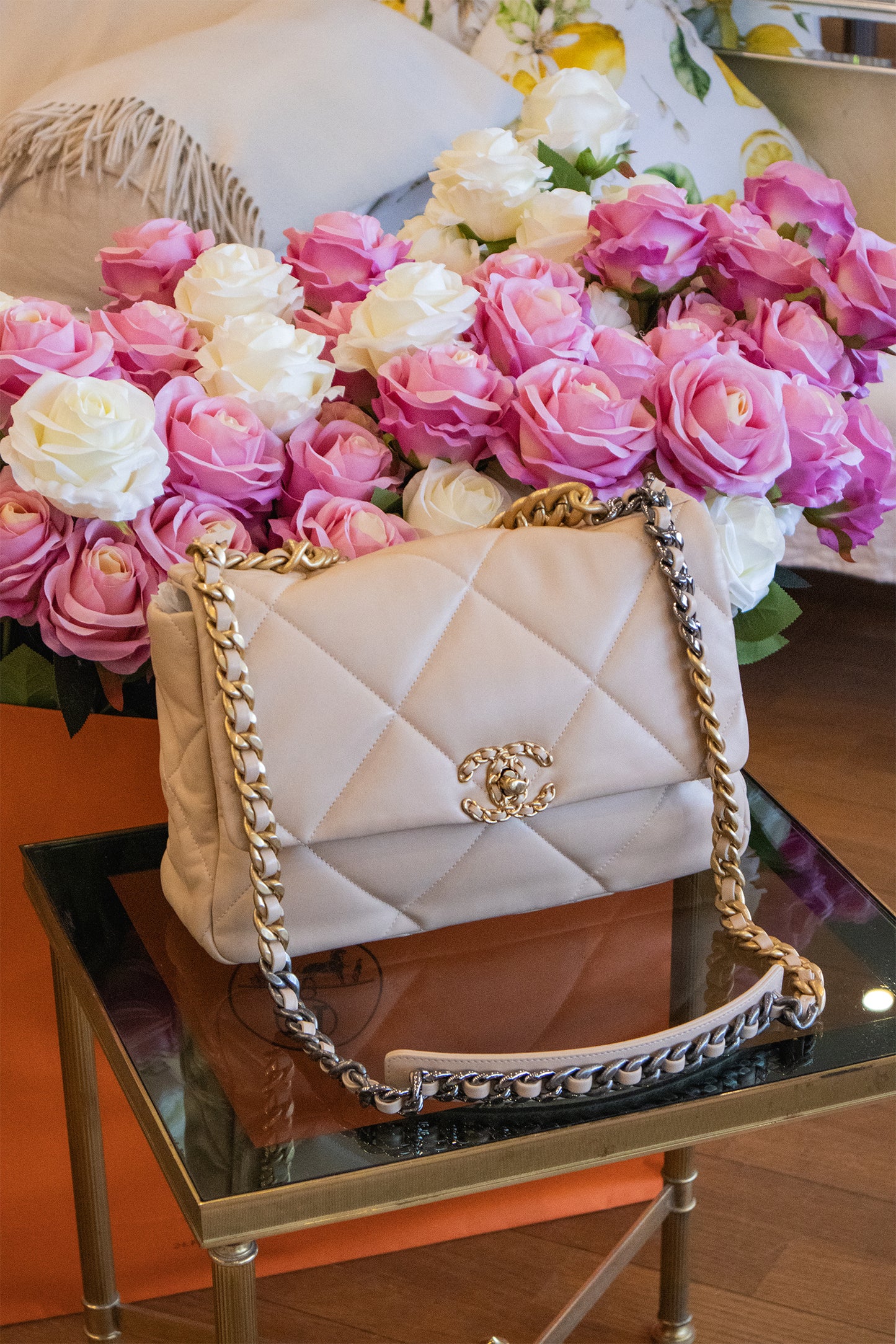 Chanel - Medium 19 Flap Bag Beige Lammleder