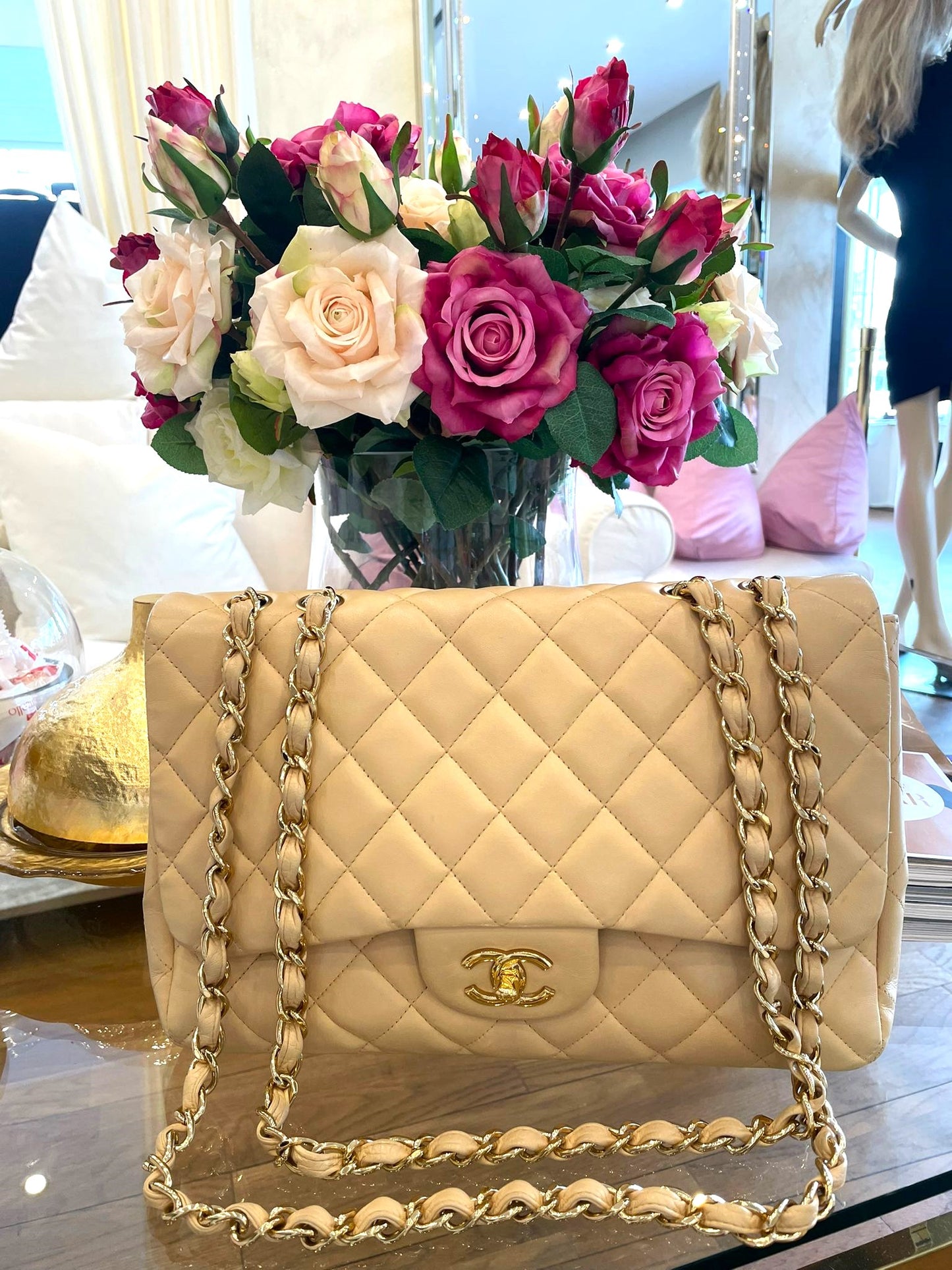 Chanel - Timeless Single Flap Jumbo Lambskin Beige Clair mit Goldener Hardware