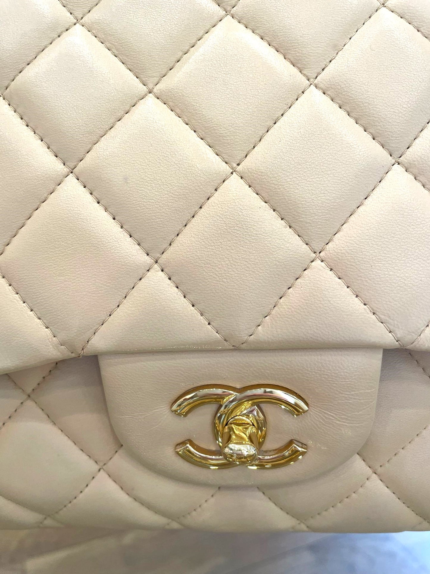 Chanel - Timeless Single Flap Jumbo Lambskin Beige Clair mit Goldener Hardware