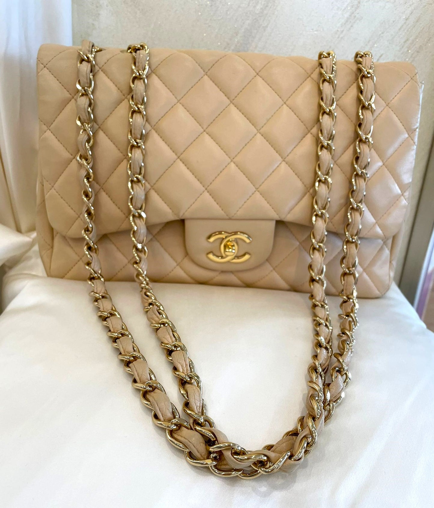 Chanel - Timeless Single Flap Jumbo Lambskin Beige Clair mit Goldener Hardware