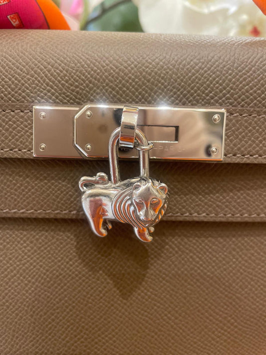 Hermès - Cadena Anhänger Löwe Silver