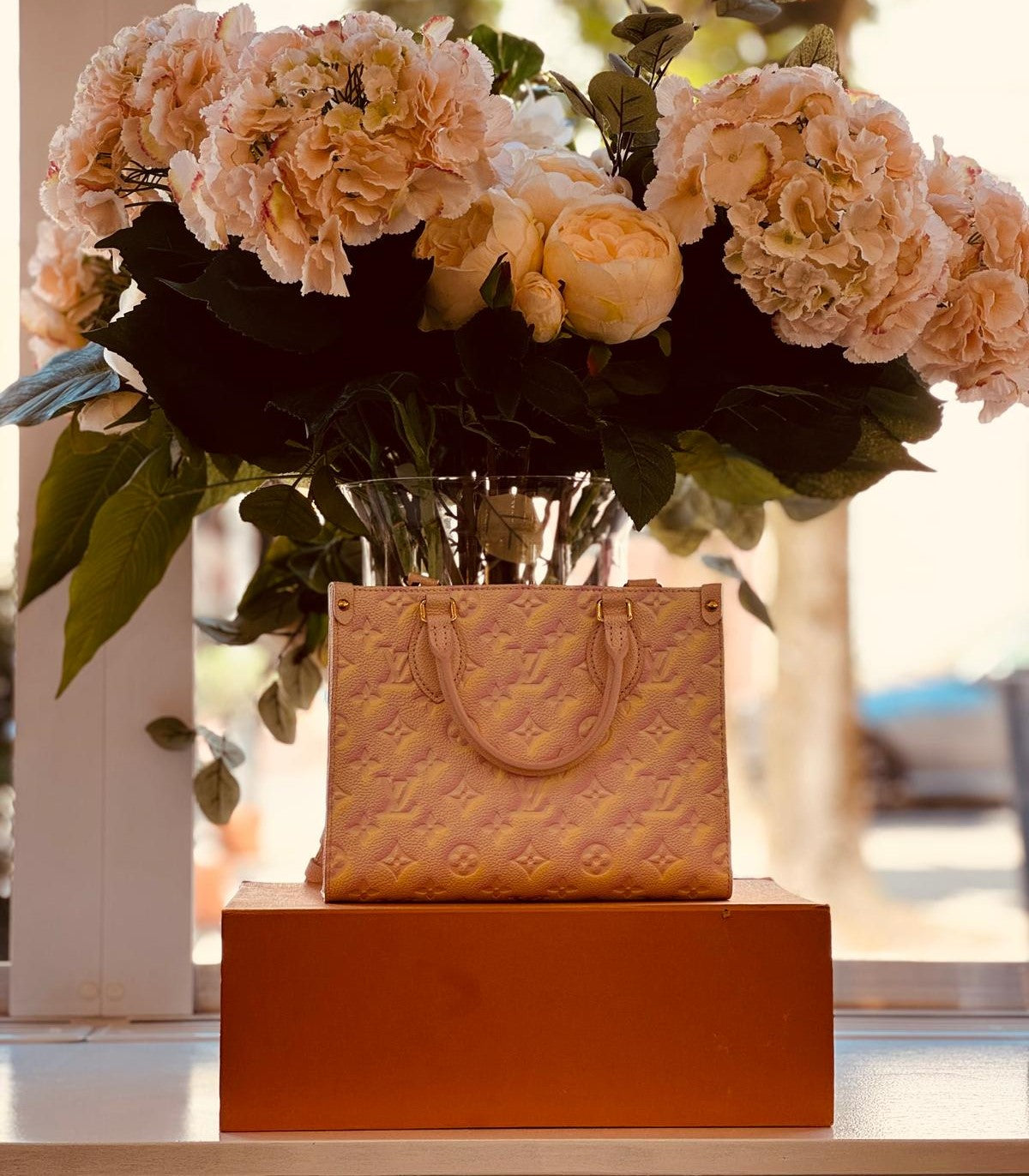 Louis Vuitton - Onthego PM Limited Edition Rosa/Gelb