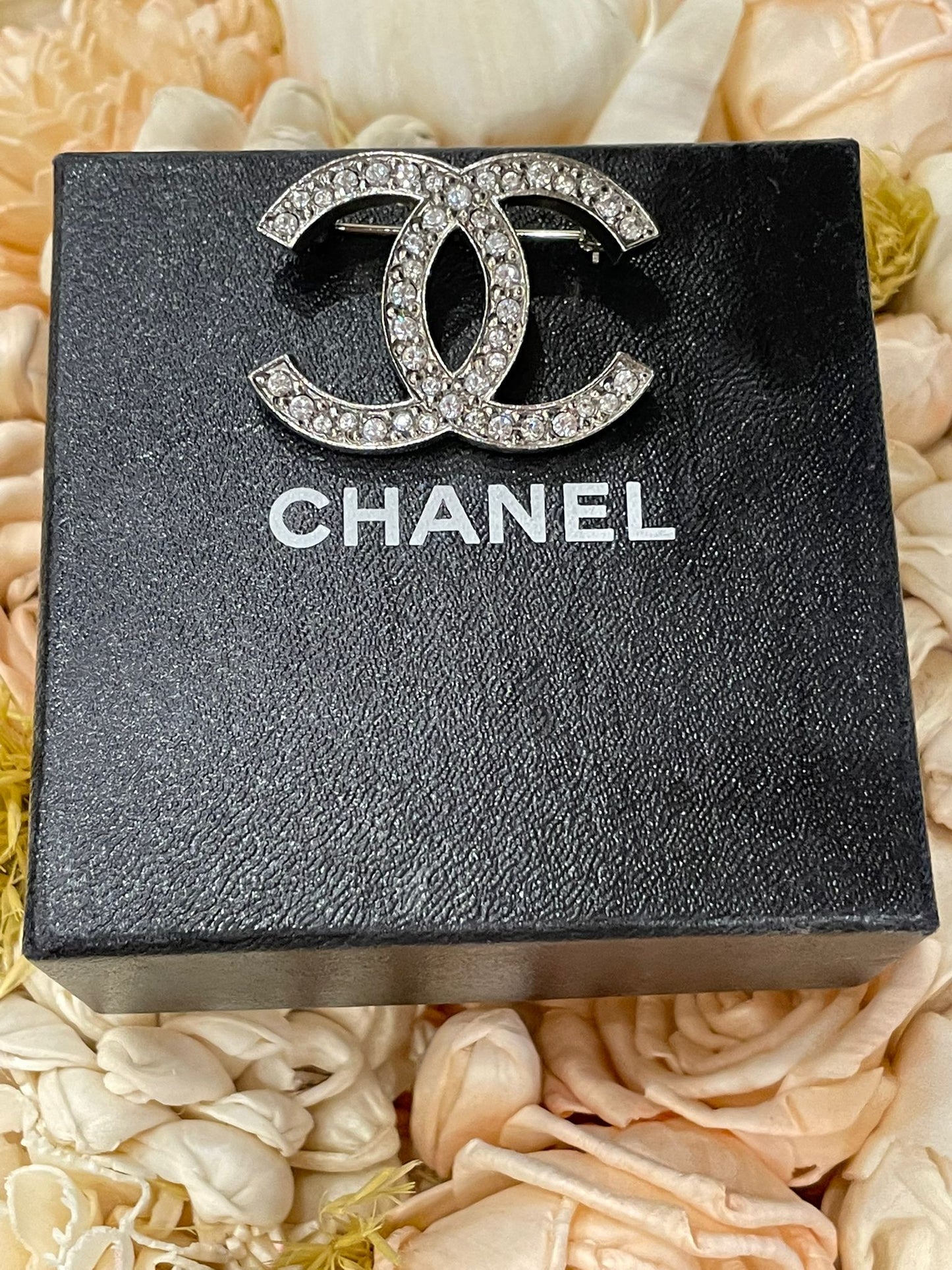 Chanel - CC Brosche Silber glitzernd